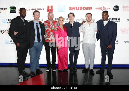 Nobuse Jnr., Ben Jacques, Tommy Boulding, Hannah Traylen, Louis Walwyn, Ross Coles und Malachi Pullar-Latchman besuchen die Filmpremiere „The Hounded“ im Ar Stockfoto