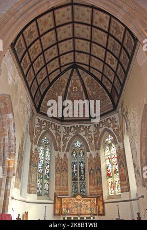 St James Church, New Brighton. Gemälde, Glasmalereien und Rezeredos wurden vom bedeutenden viktorianischen Kirchenkünstler Alfred O Hemming entworfen Stockfoto