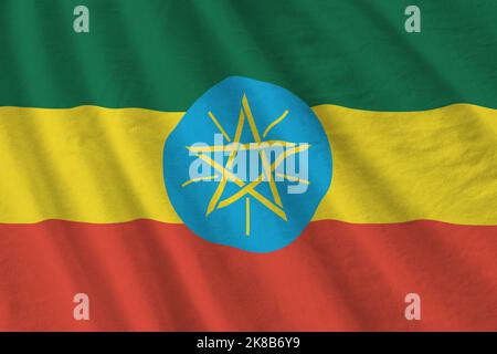 Äthiopien Flagge mit großen Falten winken aus nächster Nähe unter dem Studiolicht drinnen. Die offiziellen Symbole und Farben in Stoff Banner Stockfoto