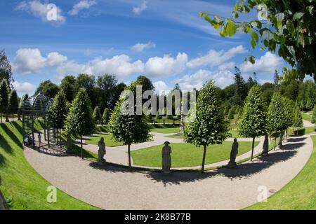 Skulpturen Teil der 70 Skulpturen von norwegischen und faroesischen Bauern und Fischern, die ursprünglich von J.G. geschnitzt wurden Grund im Schloss Fredensborg in Dänemark Stockfoto