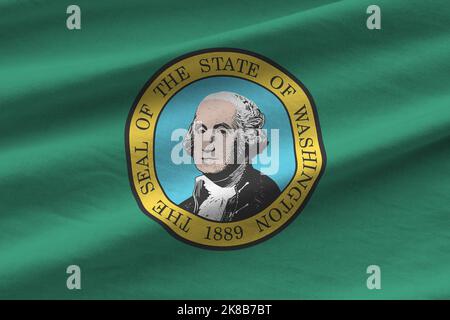 US-Staatsflagge von Washington mit großen Falten, die in Innenräumen unter dem Studiolicht winken. Die offiziellen Symbole und Farben in Stoff Banner Stockfoto