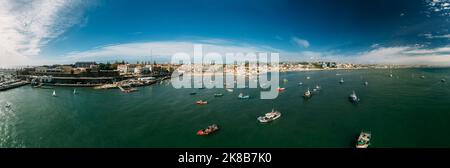 Luftpanorama der Bucht von Cascais, Portugal - 30km westlich von Lissabon Stockfoto