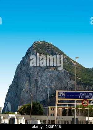 Verlassen von Spanien und Eintreten in die Zoll auf dem Felsen von Gibraltar Stockfoto