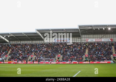 Eine allgemeine Ansicht der Hull City-Fans während des Sky Bet Championship-Spiels Rotherham United gegen Hull City im New York Stadium, Rotherham, Großbritannien, 22.. Oktober 2022 (Foto by Gareth Evans/News Images) Stockfoto