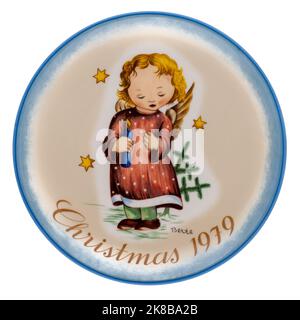 Vintage Schwester Berta Hummel Weihnachtsteller aus dem Jahr 1979 mit dem Titel Startlight Angel, isoliert auf Weiß. Stockfoto