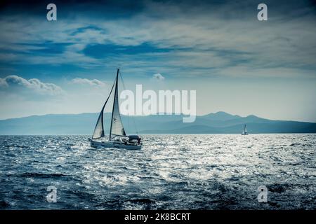 Segelyacht in der Nähe der Insel Hvar, kroatien Stockfoto