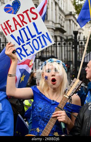 London, Großbritannien. Madeleine Kay, Politische Aktivistin, National, Tritt Dem Marsch Bei. Die erste große nationale pro-europäische Veranstaltung seit 2019, Downing Street, Central London. Kredit: michael melia/Alamy Live Nachrichten Stockfoto