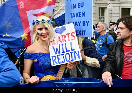 London, Großbritannien. Madeleine Kay, Politische Aktivistin, National, Tritt Dem Marsch Bei. Die erste große nationale pro-europäische Veranstaltung seit 2019, Downing Street, Central London. Kredit: michael melia/Alamy Live Nachrichten Stockfoto