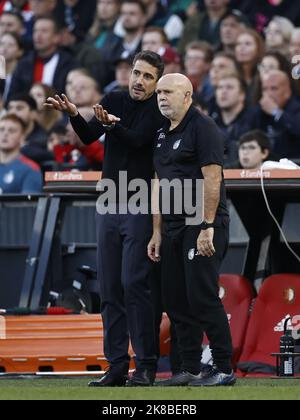 ROTTERDAM - (lr) Fortuna Sittard Trainer Julio Velazquez, Fortuna Sittard Assistenztrainer Jaime Mut während des niederländischen Eredivisie-Spiels zwischen Feyenoord und Fortuna Sittard am 22. Oktober 2022 in Rotterdam, Niederlande. ANP MAURICE VAN STEEN Stockfoto