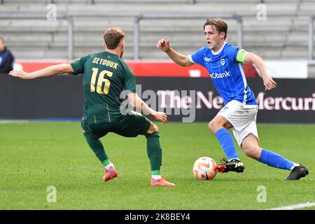 Beerschots Leo Seydoux und Jong Genks Tuur Rommens in Aktion bei einem Fußballspiel zwischen Jong Genk (U23) und K. Beerschot VA, Samstag, 22. Oktober 2022 in Genk, am 10. Tag der 'Challenger Pro League' 2022-2023, 1B. Division der belgischen Meisterschaft. BELGA FOTO JILL DELSAUX Stockfoto