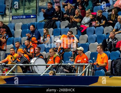 Chomutov, Tschechische Republik. 22. Oktober 2022. Enttäuschte Banik-Fans am meisten nach dem Verlust des EHF Champions League Women 6.-Runden-Spiels DHK Banik Most gegen Ferencvaros Budapest in Most, Tschechische Republik, 22. September 2022. Quelle: Ondrej Hajek/CTK Photo/Alamy Live News Stockfoto