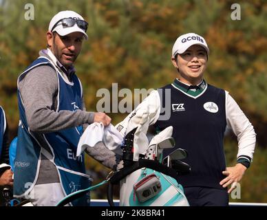 Wonju, Südkorea. 22. Oktober 2022. Ji Eun-hee aus Südkorea reagiert beim dritten Lauf der BMW Ladies Championship im Oak Valley Country Club in Wonju, Südkorea, am 22. Oktober 2022 auf das 3.-Loch. (Foto: Lee Young-ho/Sipa USA) Quelle: SIPA USA/Alamy Live News Stockfoto