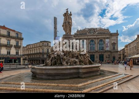 Brunnen der drei Grazien und Oper auf dem Comedy-Platz in Montpellier, Oczitanie, Frankreich Stockfoto