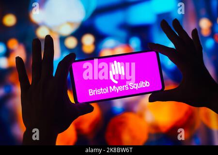 Brasilien. 22. Oktober 2022. In dieser Abbildung wird das Logo von Bristol Myers Squibb (BMS) auf einem Smartphone-Bildschirm angezeigt. (Foto von Rafael Henrique/SOPA Images/Sipa USA) Quelle: SIPA USA/Alamy Live News Stockfoto