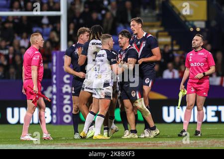 Die Spieler spielen während des Rugby League World Cup 2021 Gruppe-A-Spiels England gegen Frankreich im University of Bolton Stadium, Bolton, Großbritannien, 22.. Oktober 2022 (Foto von Mark Cosgrove/Nachrichtenbilder) Stockfoto