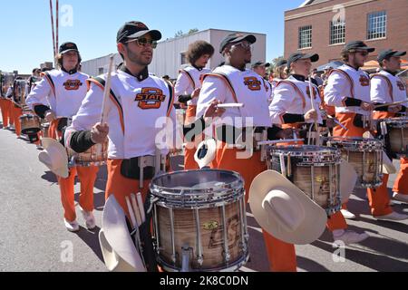 Stillwater, OK, USA. 22. Oktober 2022. Die Marschkapelle der Oklahoma State Cowboys tritt vor dem Spiel zwischen der University of Texas Longhorns und den Cowboys der Oklahoma State University im Boone Pickens Stadium in Stillwater, OK, auf. Patrick Green/CSM/Alamy Live News Stockfoto