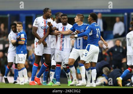 Everton, Großbritannien. 22. Oktober 2022. Die Stimmung beider Teams wird erlaschen. Spiel der Premier League, Everton gegen Crystal Palace im Goodison Park in Liverpool am Samstag, 22.. Oktober 2022. Dieses Bild darf nur für redaktionelle Zwecke verwendet werden. Nur zur redaktionellen Verwendung, Lizenz für kommerzielle Nutzung erforderlich. Keine Verwendung in Wetten, Spielen oder einem einzigen Club / Liga / Spieler Publikationen. PIC von Chris Stading / Andrew Orchard Sport Fotografie / Alamy Live News Kredit: Andrew Orchard Sport Fotografie / Alamy Live News Stockfoto