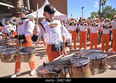 Stillwater, OK, USA. 22. Oktober 2022. Die Marschkapelle der Oklahoma State Cowboys tritt vor dem Spiel zwischen der University of Texas Longhorns und den Cowboys der Oklahoma State University im Boone Pickens Stadium in Stillwater, OK, auf. Patrick Green/CSM/Alamy Live News Stockfoto