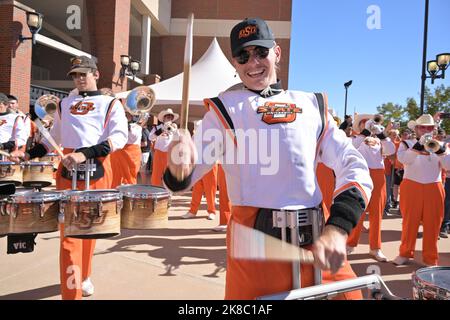 Stillwater, OK, USA. 22. Oktober 2022. Die Marschkapelle der Oklahoma State Cowboys tritt vor dem Spiel zwischen der University of Texas Longhorns und den Cowboys der Oklahoma State University im Boone Pickens Stadium in Stillwater, OK, auf. Patrick Green/CSM/Alamy Live News Stockfoto