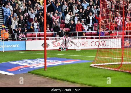 Amad Diallo feiert das erste Tor von Sunderland AFC gegen den FC Burnley. Stockfoto