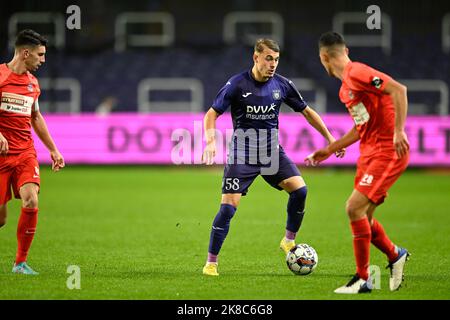 Ethan Butera von RSCA Futures in Aktion während eines Fußballmatches zwischen RSCA Futures (U23) und FCV Dender EH, Samstag, 22. Oktober 2022 in Brüssel, am 10. Tag der 'Challenger Pro League' 1B. Division der belgischen Meisterschaft 2022-2023. BELGA FOTO FILIP LANSZWEERT Stockfoto