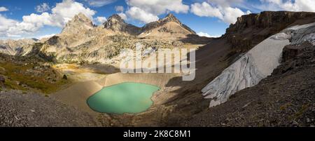 Der Schulraum-Gletscher und sein See, der unter den drei Tetonen ruht. Grand Teton National Park, Wyoming Stockfoto