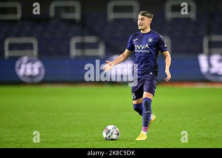 Ethan Butera von RSCA Futures in Aktion während eines Fußballmatches zwischen RSCA Futures (U23) und FCV Dender EH, Samstag, 22. Oktober 2022 in Brüssel, am 10. Tag der 'Challenger Pro League' 1B. Division der belgischen Meisterschaft 2022-2023. BELGA FOTO FILIP LANSZWEERT Stockfoto