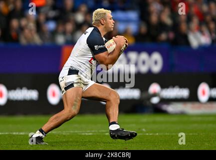 Bolton, Vereinigtes Königreich. 22. Oktober 2022. Rugby League World Cup 2021. England V Frankreich. University of Bolton Stadium. Bolton. Ryan Hall (England) fängt beim Rugby League-Weltcup-Spiel England V Frankreich. Round 2, Gruppe A. Credit: Sport in Pictures/Alamy Live News Stockfoto