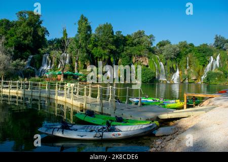 Magischer Ort, bezaubernd, wunderschön, magischer Kravice Wasserfall. Stockfoto