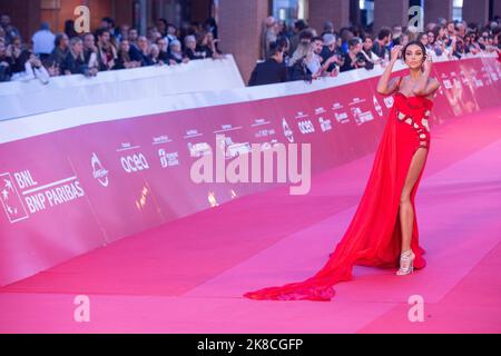 22. Oktober 2022, Rom, Italien: Die rumänische Schauspielerin und Model M?d?lina Diana Ghenea besucht den roten Teppich am 10.. Tag der Ausgabe des Rome Film Fest 17.. (Bild: © Matteo Nardone/Pacific Press via ZUMA Press Wire) Stockfoto