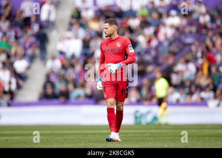 VALLADOLID, SPANIEN - 22. OKTOBER: Alex Remiro von Real Sociedad schaut während des La Liga Santander-Spiels zwischen Real Valladolid und Real Sociedad am 22. Oktober 2022 in Jose Zorrilla in Valladolid, Spanien, nach. Quelle: Ricardo Larreina/AFLO/Alamy Live News Stockfoto
