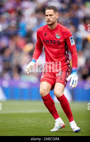 VALLADOLID, SPANIEN - 22. OKTOBER: Alex Remiro von Real Sociedad schaut während des La Liga Santander-Spiels zwischen Real Valladolid und Real Sociedad am 22. Oktober 2022 in Jose Zorrilla in Valladolid, Spanien, nach. Quelle: Ricardo Larreina/AFLO/Alamy Live News Stockfoto