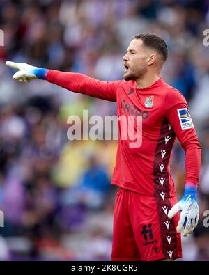 VALLADOLID, SPANIEN - 22. OKTOBER: Alex Remiro von Real Sociedad reagiert während des La Liga Santander-Spiels zwischen Real Valladolid und Real Sociedad am 22. Oktober 2022 in Jose Zorrilla in Valladolid, Spanien. Quelle: Ricardo Larreina/AFLO/Alamy Live News Stockfoto