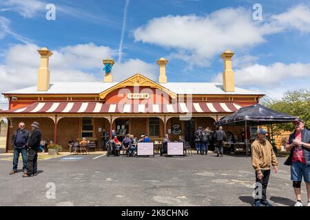 Millthorpe Heritage Village im regionalen New South Wales und seinem denkmalgeschützten Bahnhof an einem Frühlingstag, New South Wales, Australien Stockfoto