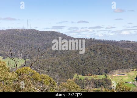 Mount Canobolas in New South Wales ein uralter Vulkan, hat Telefonkommunikationsmast Türme auf dem Gipfel, Orange zentralen westlichen NSW, Australien Stockfoto