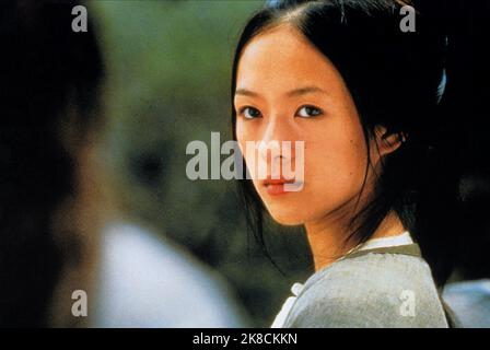 Zhang Ziyi Film: Crouching Tiger, Hidden Dragon (wo hu cang Long) Charaktere: Jen Yu (Mandarin-Version) TW/CHN/HK/USA 2000, Regie: Ang Lee 18 May 2000 **WARNUNG** Dieses Foto ist nur für redaktionelle Zwecke bestimmt und unterliegt dem Copyright von SONY PICTURES CLASSICS und/oder dem von der Film- oder Produktionsgesellschaft beauftragten Fotografen und kann nur von Publikationen im Zusammenhang mit der Bewerbung des oben genannten Films reproduziert werden. Eine obligatorische Gutschrift für SONY PICTURES CLASSICS ist erforderlich. Der Fotograf sollte auch bei Bekanntwerden des Fotos gutgeschrieben werden. Eine kommerzielle Nutzung kann ohne schriftliche Genehmigung des nicht gewährt werden Stockfoto