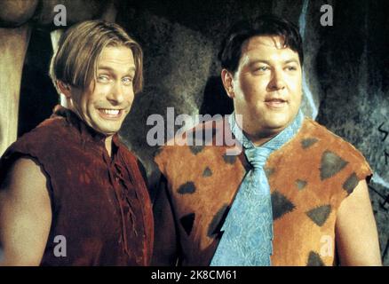 Mark Addy & Stephen Baldwin Film: The Flintstones in Viva Rock Vegas (USA 2000) Charaktere: Fred Flintstone & Barney Rubble Regie: Brian Levant 15. April 2000 **WARNUNG** Dieses Foto ist nur für redaktionelle Zwecke bestimmt und unterliegt dem Copyright von UNIVERSALHANNA-BARBERA PROD. Und/oder des Fotografen, der von der Film- oder Produktionsfirma beauftragt wurde und nur durch Publikationen im Zusammenhang mit der Bewerbung des oben genannten Films reproduziert werden kann. Eine obligatorische Gutschrift an UNIVERSALHANNA-BARBERA PROD. Ist erforderlich. Der Fotograf sollte auch bei Bekanntwerden des Fotos gutgeschrieben werden. Ohne Schreibzugriff kann keine kommerzielle Nutzung gewährt werden Stockfoto