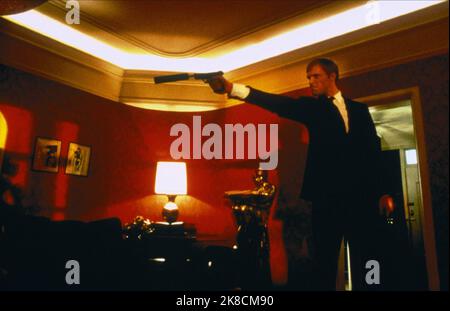 Paul Bettany Film: Gangster No. 1 (UK/IRL/GER 2000) Charaktere: Young Gangster Regie: Paul McGuigan 09 June 2000 **WARNUNG** Dieses Foto ist nur für redaktionelle Zwecke bestimmt und unterliegt dem Copyright von FILM FOUR und/oder dem von der Film oder Production Company beauftragten Fotografen.Es kann nur von Publikationen im Zusammenhang mit der Bewerbung des oben genannten Films reproduziert werden. Eine obligatorische Gutschrift für DIE VERFILMUNG VON VIER ist erforderlich. Der Fotograf sollte auch bei Bekanntwerden des Fotos gutgeschrieben werden. Ohne schriftliche Genehmigung der Film Company kann keine kommerzielle Nutzung gewährt werden. Stockfoto