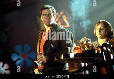 Dennis Quaid Film: Frequency (2000) Charaktere: Frank Sullivan Regie: Gregory Hoblit 28 April 2000 **WARNUNG** Dieses Foto ist nur für redaktionelle Zwecke bestimmt und unterliegt dem Copyright des NEW LINE CINEMA und/oder des Fotografen, der von der Film- oder Produktionsfirma beauftragt wurde und darf nur von Publikationen im Zusammenhang mit der Bewerbung des oben genannten Films reproduziert werden. Eine obligatorische Gutschrift für DAS NEUE LINE CINEMA ist erforderlich. Der Fotograf sollte auch bei Bekanntwerden des Fotos gutgeschrieben werden. Ohne schriftliche Genehmigung der Film Company kann keine kommerzielle Nutzung gewährt werden. Stockfoto