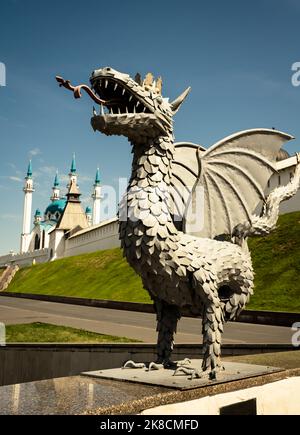 Kasan Kreml im Sommer, Tatarstan, Russland. Es ist die Top-Touristenattraktion von Kazan und UNESCO-Weltkulturerbe. Weiße Forres Stockfoto