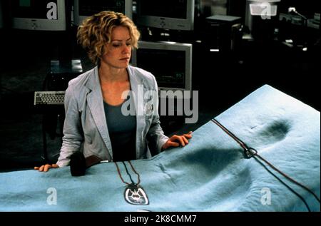 Elisabeth Shue Film: Hollow man (2000) Charaktere: Linda McKay Regie: Paul Verhoeven 02. August 2000 **WARNUNG** Dieses Foto ist nur für redaktionelle Zwecke bestimmt und unterliegt dem Copyright von COLUMBIA und/oder des Fotografen, der von der Film- oder Produktionsfirma beauftragt wurde und darf nur von Publikationen im Zusammenhang mit der Bewerbung des oben genannten Films reproduziert werden. Eine obligatorische Gutschrift an COLUMBIA ist erforderlich. Der Fotograf sollte auch bei Bekanntwerden des Fotos gutgeschrieben werden. Ohne schriftliche Genehmigung der Film Company kann keine kommerzielle Nutzung gewährt werden. Stockfoto