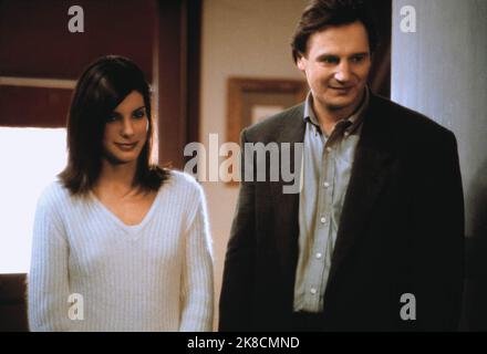 Sandrs Billock & Liam Neeson Film: Gun Shy (2000) Charaktere: & Charles 'Charlie' Mayeaux Regie: Eric Blakeney 04 February 2000 **WARNUNG** Dieses Foto ist nur für den redaktionellen Gebrauch bestimmt und unterliegt dem Copyright von HOLLYWOOD und/oder des Fotografen, der von der Film- oder Produktionsfirma beauftragt wurde, und kann nur von Publikationen im Zusammenhang mit der Bewerbung des oben genannten Films reproduziert werden. Eine obligatorische Gutschrift an HOLLYWOOD ist erforderlich. Der Fotograf sollte auch bei Bekanntwerden des Fotos gutgeschrieben werden. Ohne schriftliche Genehmigung der Film Company kann keine kommerzielle Nutzung gewährt werden. Stockfoto