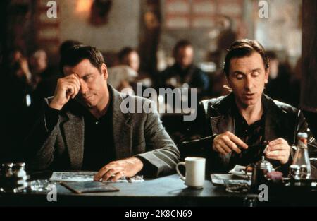 John Travolta & Tim Roth Film: Glückszahlen (2000) Charaktere: Russ Richards & Gig Regie: Nora Ephron 24 October 2000 **WARNUNG** Dieses Foto ist nur für redaktionelle Zwecke bestimmt und unterliegt dem Copyright von PARAMOUNT PICTURES und/oder des Fotografen, der von der Film- oder Produktionsfirma beauftragt wurde und darf nur von Publikationen im Zusammenhang mit der Bewerbung des oben genannten Films reproduziert werden. Eine obligatorische Gutschrift für PARAMOUNT-BILDER ist erforderlich. Der Fotograf sollte auch bei Bekanntwerden des Fotos gutgeschrieben werden. Ohne schriftliche Genehmigung der Film Company kann keine kommerzielle Nutzung gewährt werden. Stockfoto