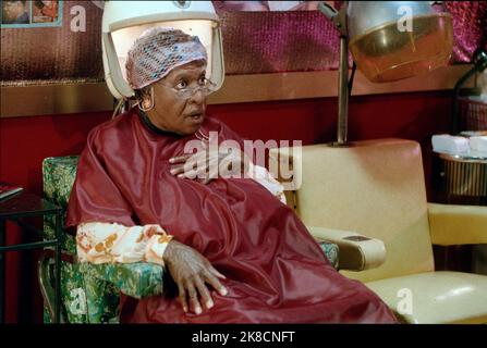 Eddie Murphy Film: Nutty Professor Ii: The Klumps (2000) Regie: Peter Segal 24 July 2000 **WARNUNG** Dieses Foto ist nur für redaktionelle Verwendung bestimmt und unterliegt dem Copyright von UNIVERSAL und/oder dem Fotografen, der von der Film- oder Produktionsfirma beauftragt wurde und darf nur von Publikationen im Zusammenhang mit der Bewerbung des oben genannten Films reproduziert werden. Eine obligatorische Gutschrift an UNIVERSAL ist erforderlich. Der Fotograf sollte auch bei Bekanntwerden des Fotos gutgeschrieben werden. Ohne schriftliche Genehmigung der Film Company kann keine kommerzielle Nutzung gewährt werden. Stockfoto