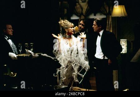 Tracey Ullman & Hugh Grant Film: Small Time Crooks (USA 2000) Charaktere: Frenchy & David Regie: Woody Allen 19 May 2000 **WARNUNG** Dieses Foto ist nur für redaktionelle Zwecke bestimmt und unterliegt dem Copyright von DREAMWORKS und/oder des Fotografen, der von der Film- oder Produktionsfirma beauftragt wurde, und kann nur von Publikationen im Zusammenhang mit der Bewerbung des oben genannten Films reproduziert werden. Eine obligatorische Gutschrift an DREAMWORKS ist erforderlich. Der Fotograf sollte auch bei Bekanntwerden des Fotos gutgeschrieben werden. Ohne schriftliche Genehmigung der Film Company kann keine kommerzielle Nutzung gewährt werden. Stockfoto