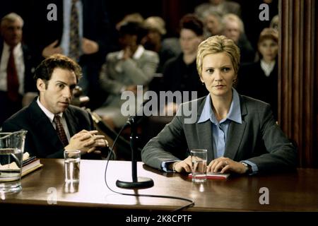 Mike Binder & Joan Allen Film: The Contender (2000) Charaktere: Lewis Hollis & Laine Hanson Regie: Rod Lurie 10. September 2000 **WARNUNG** Dieses Foto ist nur für redaktionelle Verwendung bestimmt und unterliegt dem Copyright der SE8 GROUP und/oder des Fotografen, der von der Film- oder Produktionsfirma beauftragt wurde und darf nur durch Publikationen im Zusammenhang mit der Bewerbung des oben genannten Films reproduziert werden. Eine obligatorische Gutschrift an die Gruppe SE8 ist erforderlich. Der Fotograf sollte auch bei Bekanntwerden des Fotos gutgeschrieben werden. Ohne schriftliche Genehmigung der Film Company kann keine kommerzielle Nutzung gewährt werden. Stockfoto