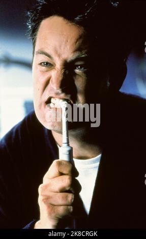 Matthew Perry Film: The Whole Nine Yards (USA 2000) Charaktere: Nichola 'Oz' Oseransky Regie: Jonathan Lynn 17 February 2000 **WARNUNG** Dieses Foto ist nur für redaktionelle Verwendung bestimmt und unterliegt dem Copyright von WARNER BROS. Und/oder des Fotografen, der von der Film- oder Produktionsfirma beauftragt wurde und nur durch Publikationen im Zusammenhang mit der Bewerbung des oben genannten Films reproduziert werden kann. Eine obligatorische Gutschrift an WARNER BROS. Ist erforderlich. Der Fotograf sollte auch bei Bekanntwerden des Fotos gutgeschrieben werden. Ohne schriftliche Genehmigung der Film Company kann keine kommerzielle Nutzung gewährt werden. Stockfoto