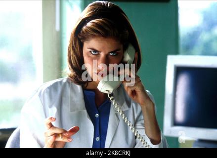 Amanda Peet Film: The Whole Nine Yards (USA 2000) Charaktere: Jill St. Claire Regie: Jonathan Lynn 17 February 2000 **WARNUNG** Dieses Foto ist nur für redaktionelle Verwendung bestimmt und unterliegt dem Copyright von WARNER BROS. Und/oder des Fotografen, der von der Film- oder Produktionsfirma beauftragt wurde und nur durch Publikationen im Zusammenhang mit der Bewerbung des oben genannten Films reproduziert werden kann. Eine obligatorische Gutschrift an WARNER BROS. Ist erforderlich. Der Fotograf sollte auch bei Bekanntwerden des Fotos gutgeschrieben werden. Ohne schriftliche Genehmigung der Film Company kann keine kommerzielle Nutzung gewährt werden. Stockfoto