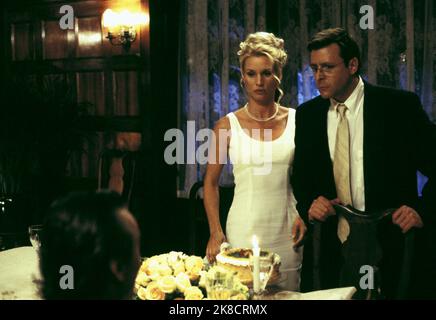 Nicollette Sheridan & Judd Nelson Film: The Spiral Staircase (2000) Charaktere: Helen Capel & Phillip Warren Regie: James Head 02 April 2000 **WARNUNG** Dieses Foto ist nur für redaktionelle Zwecke bestimmt und unterliegt dem Copyright der FOX-FAMILIE und/oder des Fotografen, der von der Film- oder Produktionsfirma beauftragt wurde.Es kann nur von Publikationen im Zusammenhang mit der Bewerbung des oben genannten Films reproduziert werden. Eine obligatorische Gutschrift an DIE FOX-FAMILIE ist erforderlich. Der Fotograf sollte auch bei Bekanntwerden des Fotos gutgeschrieben werden. Ohne schriftliche Genehmigung der Film Company kann keine kommerzielle Nutzung gewährt werden. Stockfoto