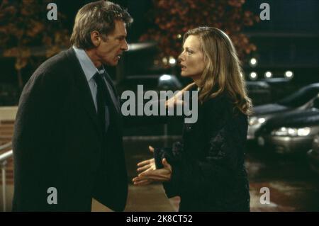 Harrison Ford & Michelle Pfeiffer Film: What Lies Beneath (USA 2000) Charaktere: Dr. Norman Spencer & Claire Spencer Regie: Robert Zemeckis 18 July 2000 **WARNUNG** Dieses Foto ist nur für den redaktionellen Gebrauch bestimmt und unterliegt dem Copyright von 20. CENTURY FOX und/oder des Fotografen, der von der Film- oder Produktionsfirma beauftragt wurde und darf nur von Publikationen im Zusammenhang mit der Bewerbung des oben genannten Films reproduziert werden. Eine obligatorische Gutschrift an 20. CENTURY FOX ist erforderlich. Der Fotograf sollte auch bei Bekanntwerden des Fotos gutgeschrieben werden. Ohne schriftliche Genehmigung der Film Compa kann keine kommerzielle Nutzung gewährt werden Stockfoto
